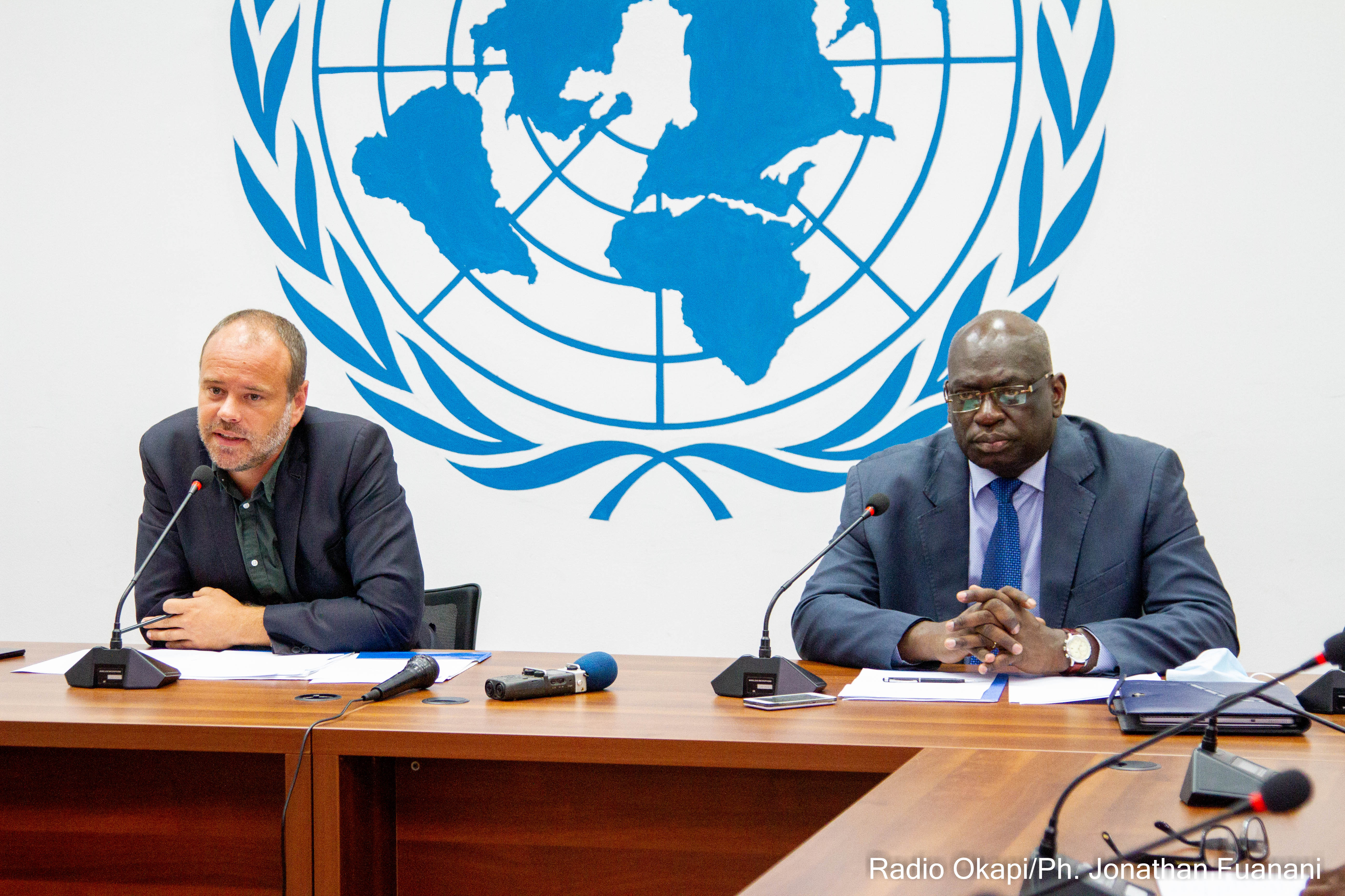 (Photo d'archive)<br />
Mathias Gillman, porte parole de la Monusco et le docteur Amédée Prosper Djiguimde, chargé de Bureau de l'Organisation mondiale de la santé lors de la conférence de presse de la Monusco. Kinshasa, le 04/05/2022.<br />Radio Okapi.Ph/ Jonathan Fuanani