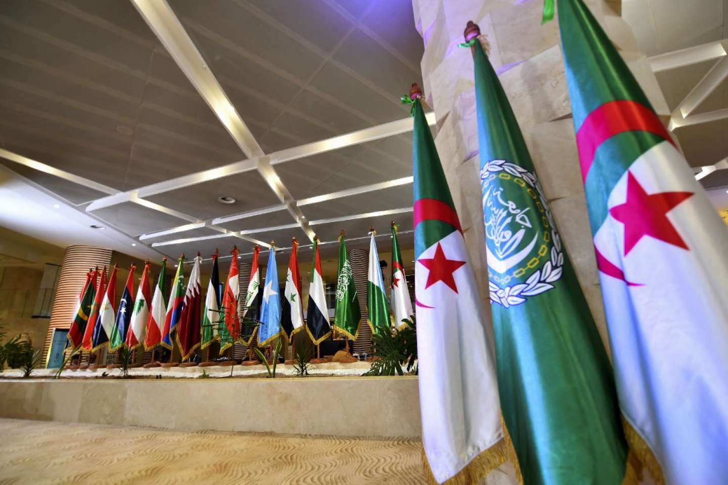 Les dirigeants arabes tiennent en Algérie leur premier sommet en trois ans