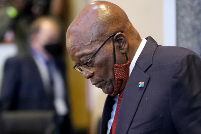 Corruption/Afrique du Sud: le juge dans le procès de l’ex-président Zuma se récuse