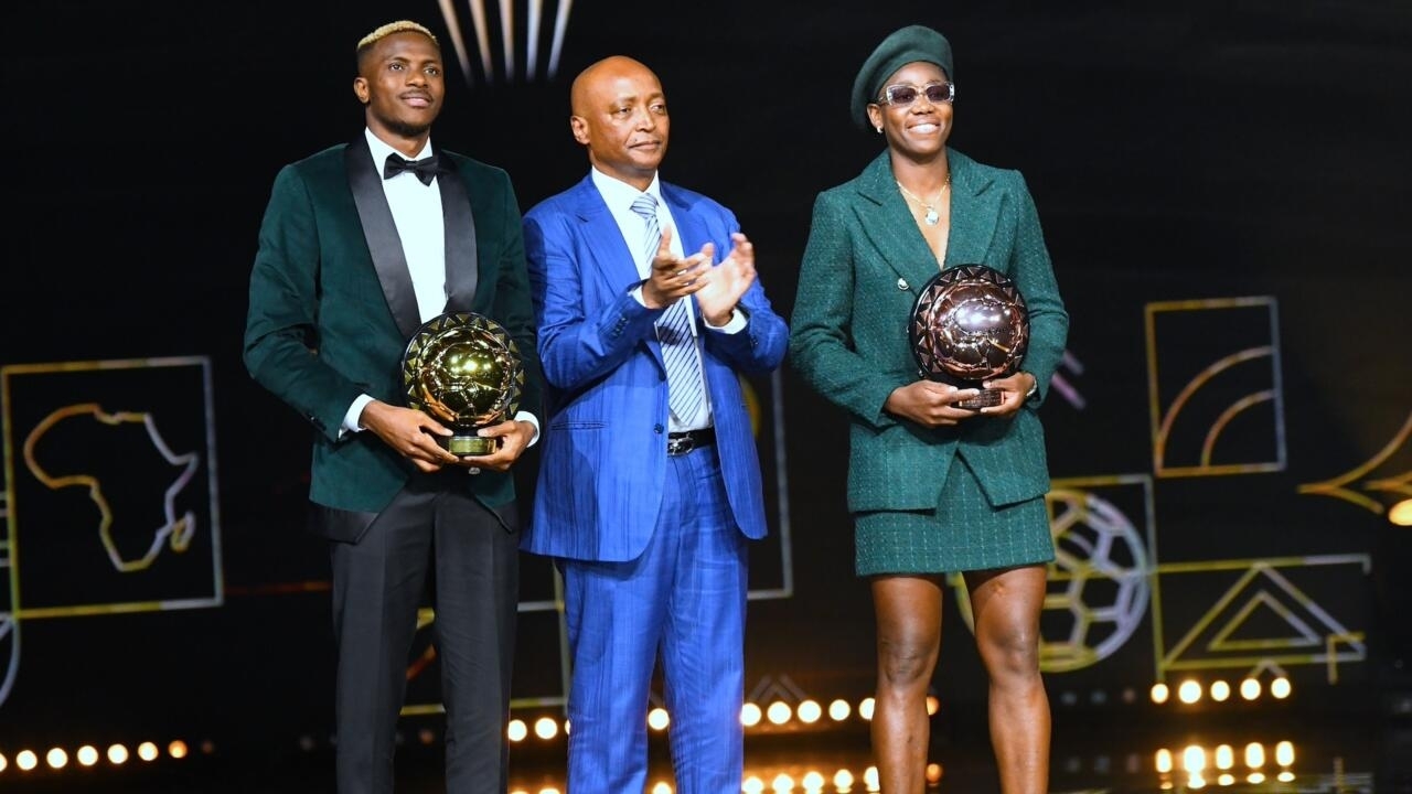 Les Nigérians Victor Osimhen et Asisat Oshoala sacrés Joueur et Joueuse africains de l’année