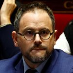 Loi sur l’immigration en France : l’extrême droite jubile, démission d’un ministre