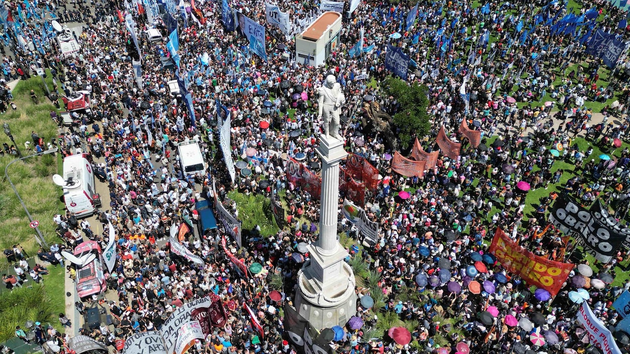 Argentine : manifestation contre le « mégadécret » dérégulateur du nouveau président