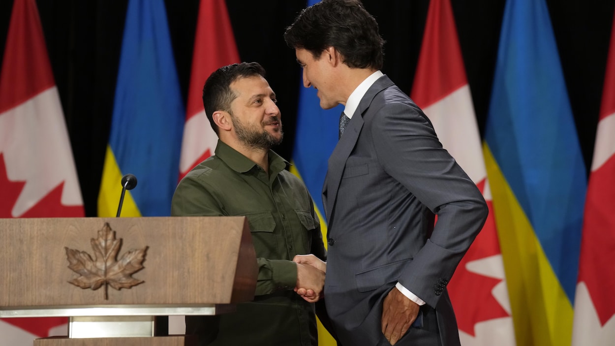 Justin Trudeau et Volodymyr Zelensky s’entretiennent au téléphone pour le Nouvel An | Guerre en Ukraine