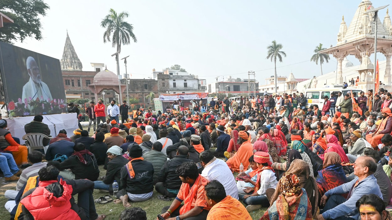Le premier ministre indien inaugure un temple, symbole de sa politique pro-hindouisme
