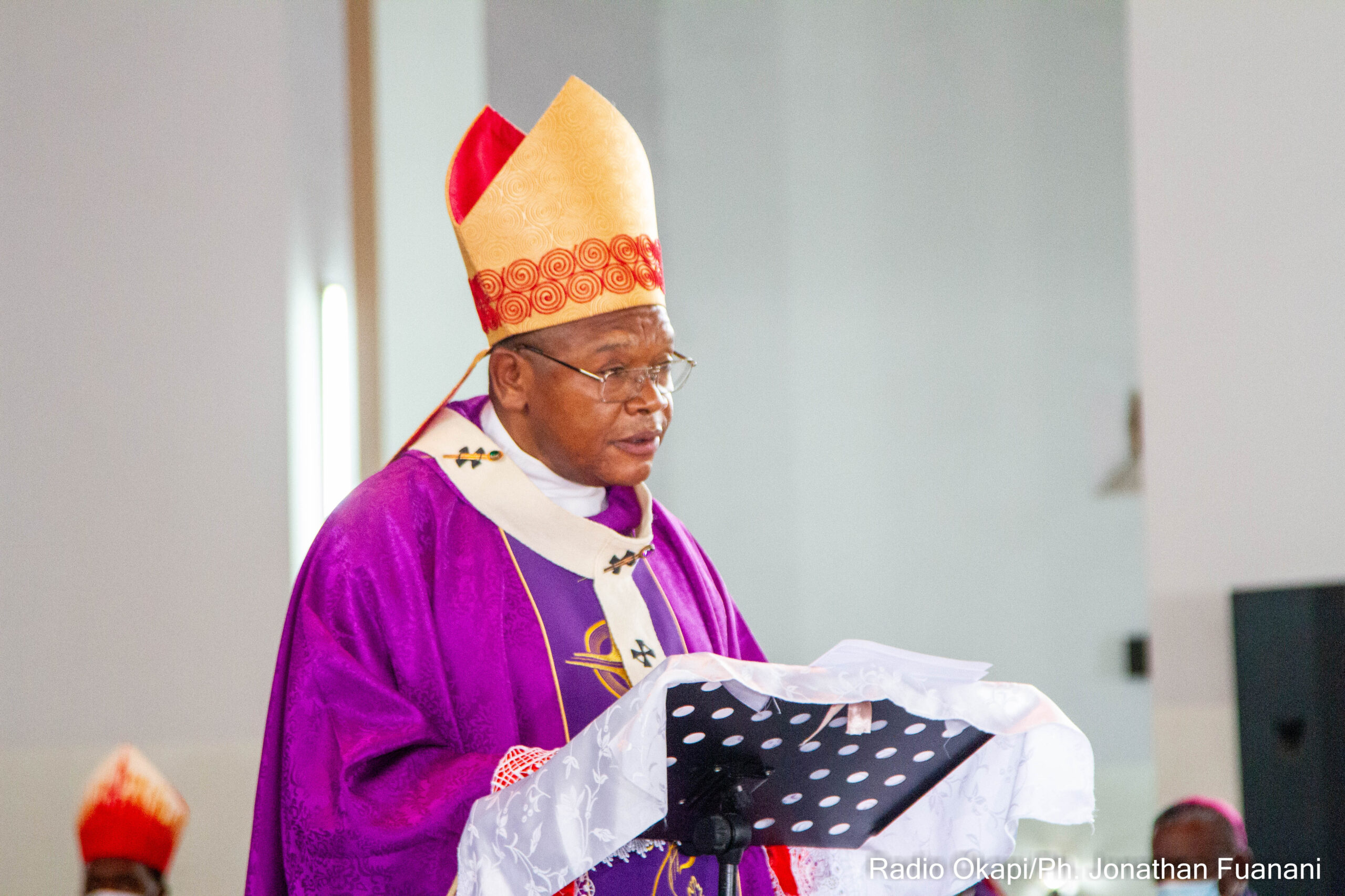 Le procureur près la Cour de cassation demande l’ouverture d’une information judiciaire contre le cardinal Ambongo