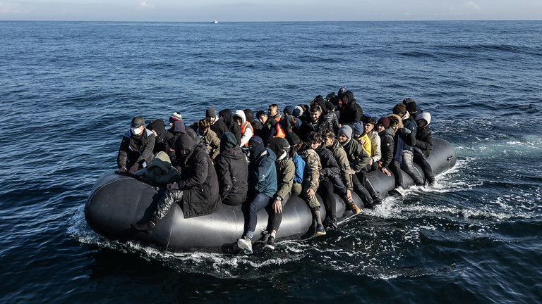 Le Royaume-Uni et la Délocalisation Controversée des Demandes d'Asile : Entre Colonialisme Moderne et Défis Juridiques