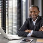 Comprendre et différencier le charisme et le caractère dans le leadership permet de mieux cerner les qualités qui contribuent à un leadership efficace et respecté.