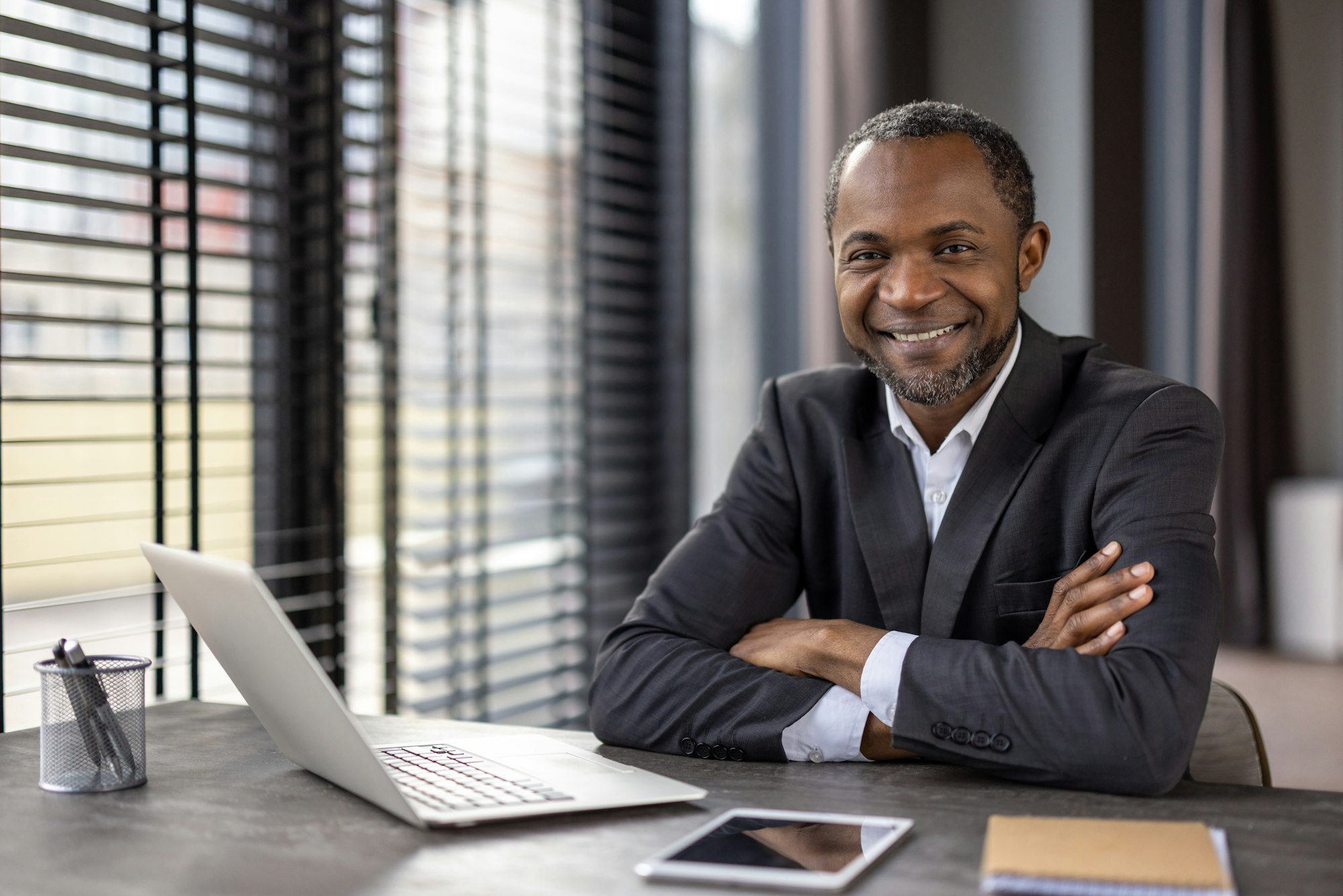 Comprendre et différencier le charisme et le caractère dans le leadership permet de mieux cerner les qualités qui contribuent à un leadership efficace et respecté.