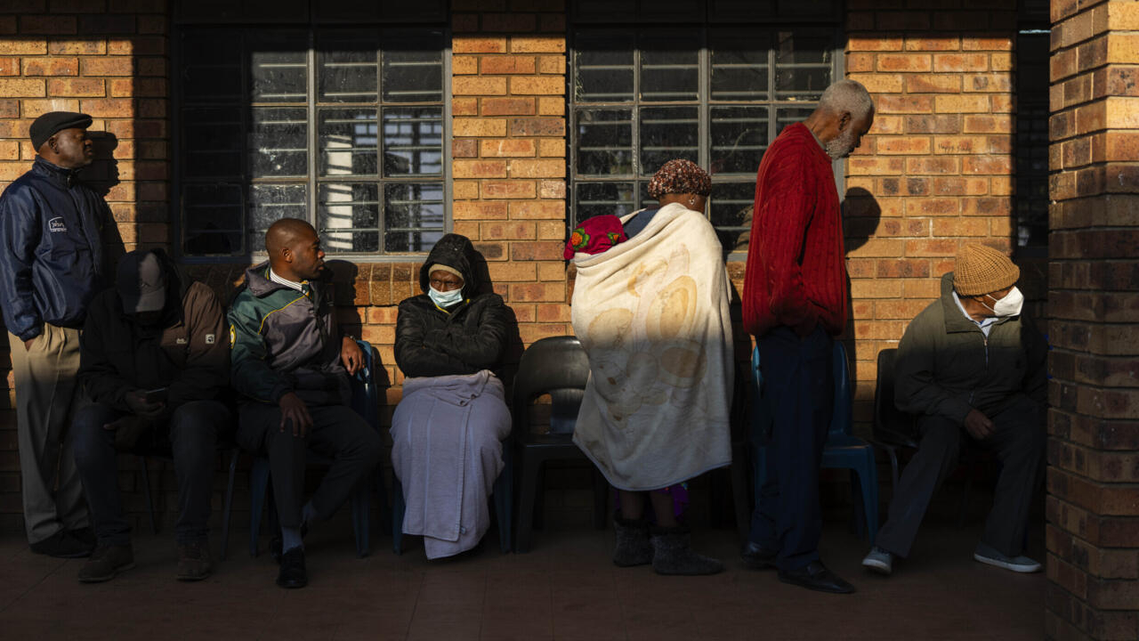 En Afrique du Sud, de longues files d’attente font durer le scrutin jusque tard dans la soirée