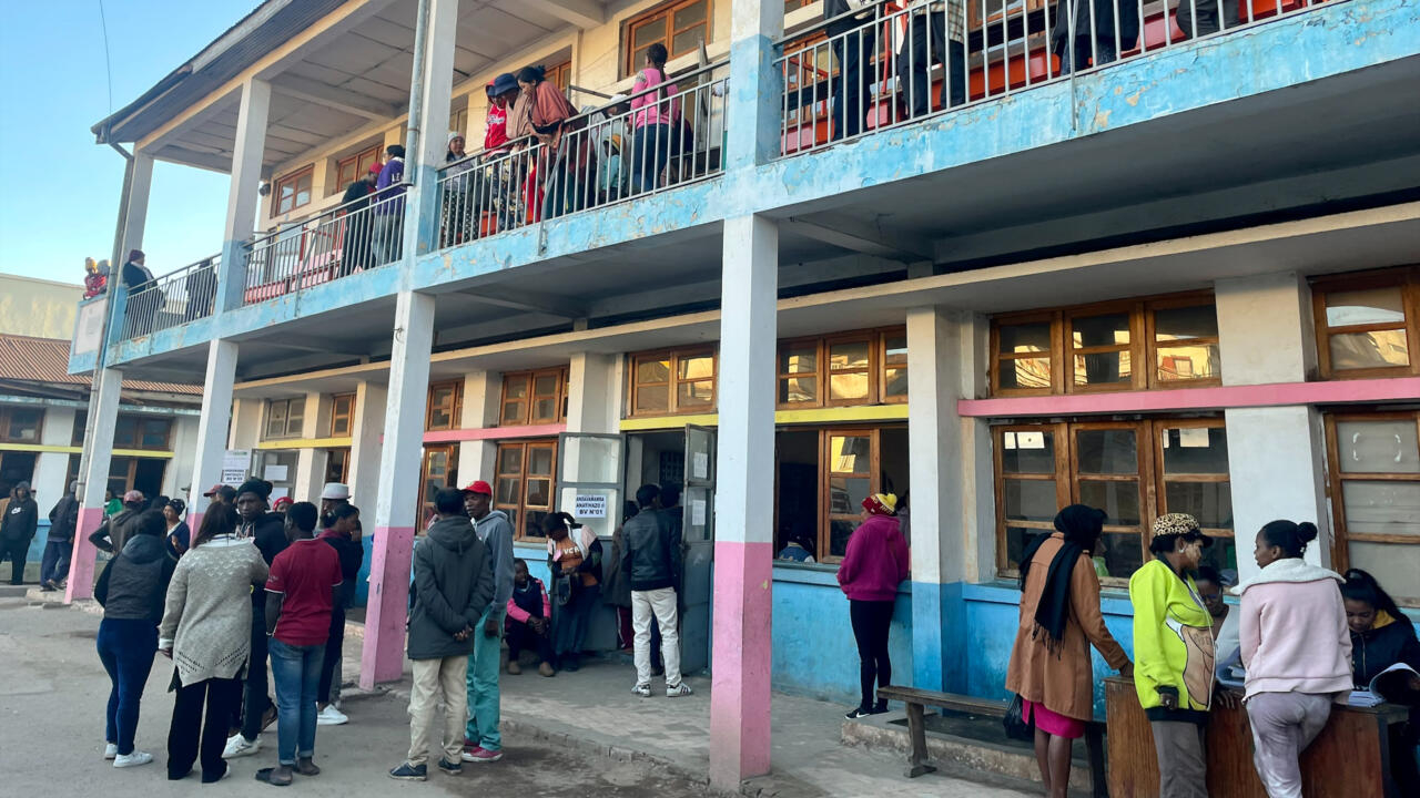 Législatives à Madagascar: le vote marqué par des tensions, l’opposition crie à la fraude