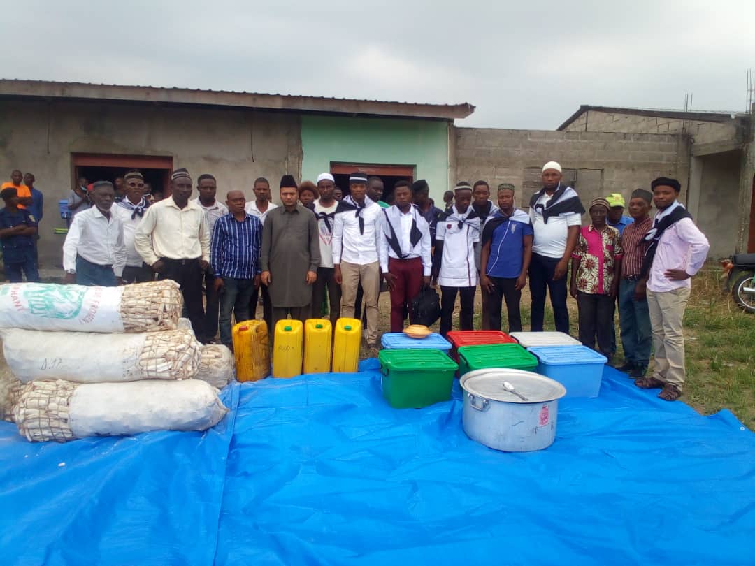 Bandundu : la communauté musulmane Ahmadiyya offre un repas aux déplacés de Kwamouth