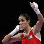 JO 2024: Imane Khelif, boxeuse algérienne controversée, fièrement médaillée
