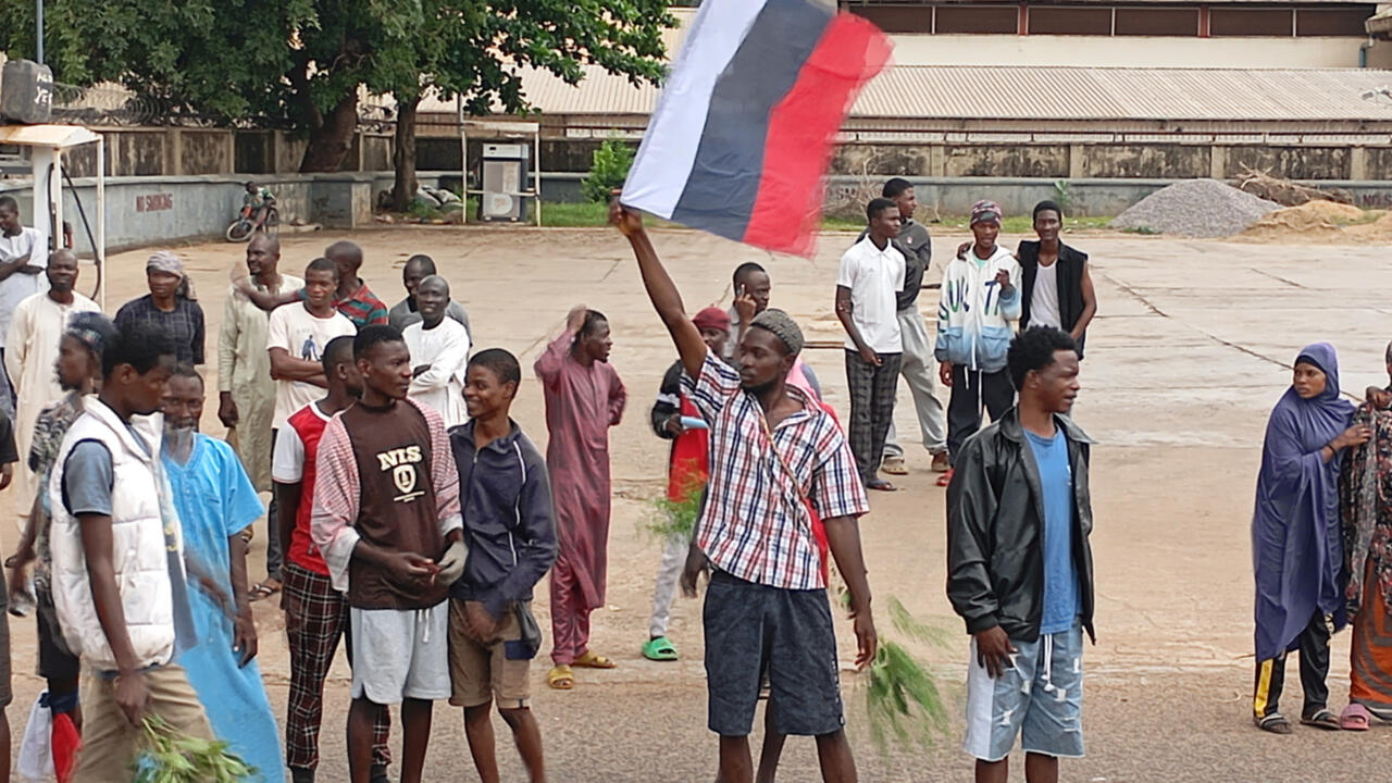 Nigeria: des drapeaux russes brandis lors des manifestations antigouvernementales