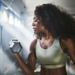 Les entraînements physiques doux à domicile offrent une approche efficace et accessible pour maintenir une bonne forme physique sans imposer de stress excessif sur les articulations et les muscles.