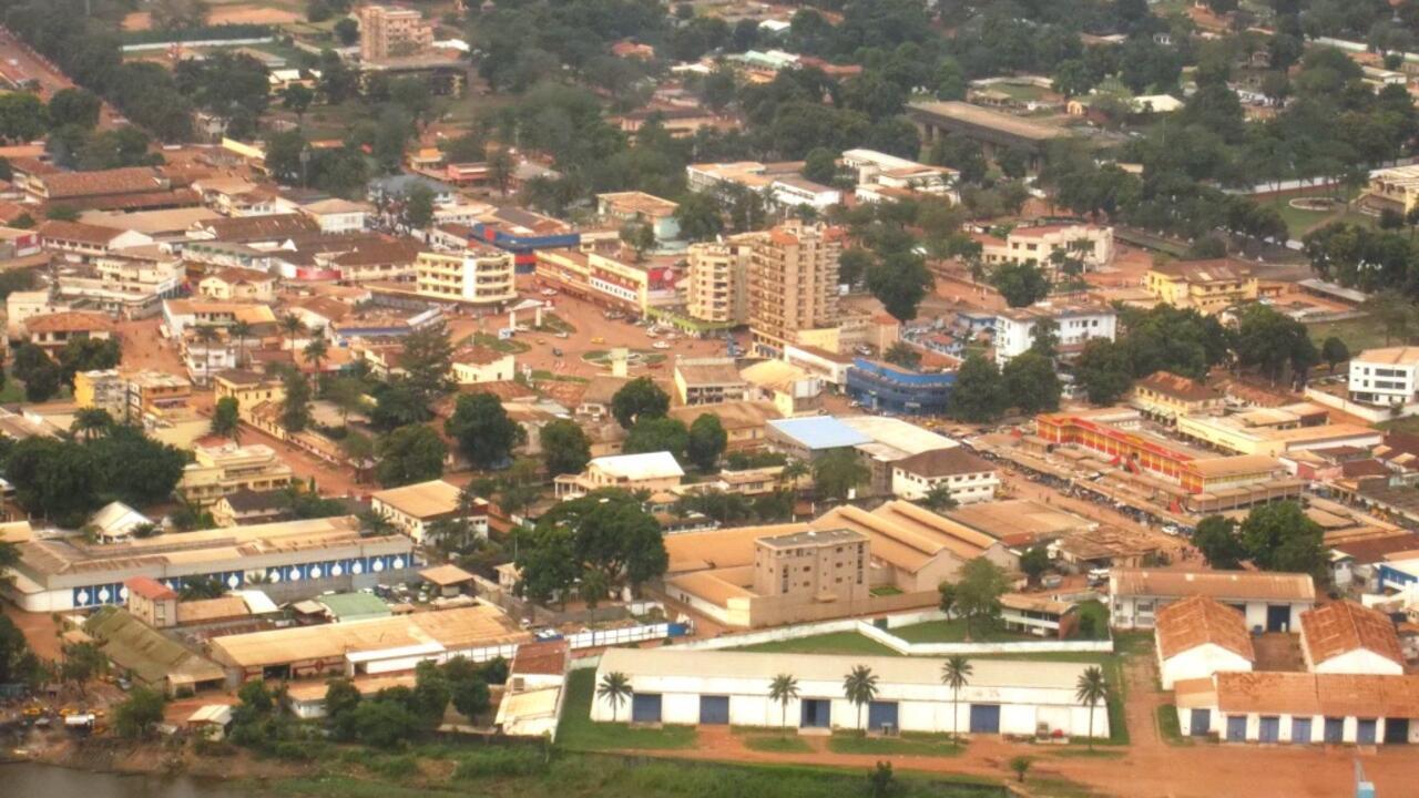 Centrafrique: expulsé de France, le chef politique d’un groupe rebelle arrêté à son arrivée à Bangui