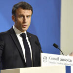 La motion de Destitution contre Emmanuel Macron a été adoptée.
