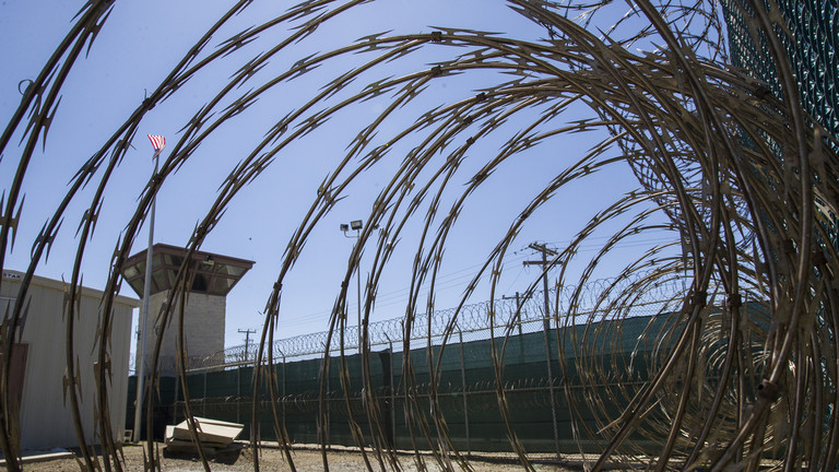 Trump prévoit d’envoyer des migrants expulsés à Guantanamo