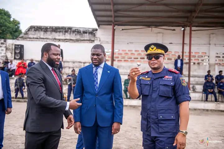Kongo-Central : la police reçoit de nouveaux véhicules pour renforcer la sécurité
