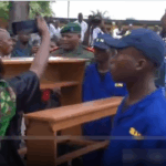 Éducation/Kinshasa : 600 bancs-pupitres remis à trois écoles de la Tshangu par le Service national