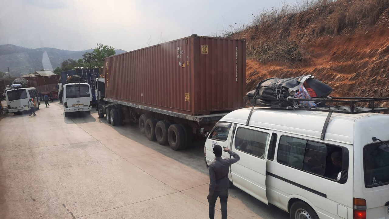 Route Kinshasa-Matadi : les embouteillages refont surface deux jours après la reprise du péage de Kasangulu